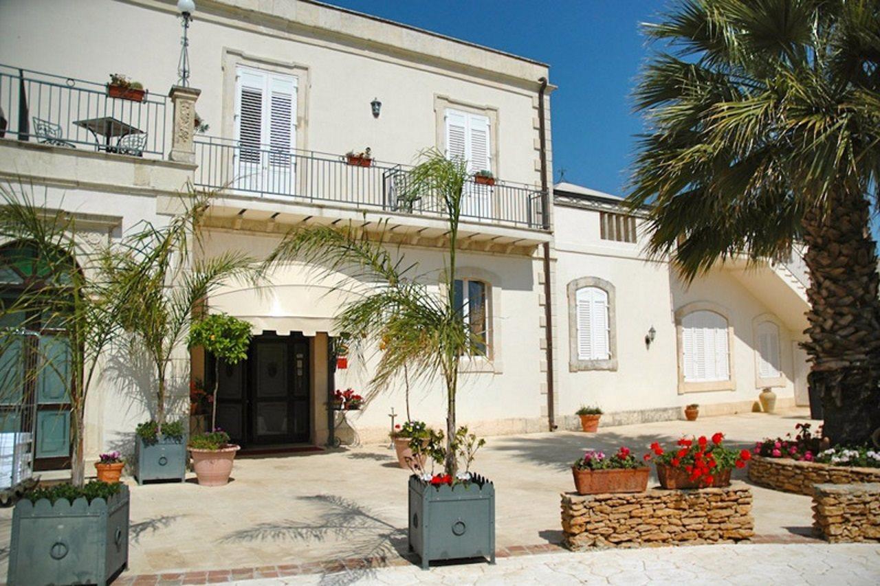 Charme Hotel Villa Principe Fitalia 파뉴사 외부 사진