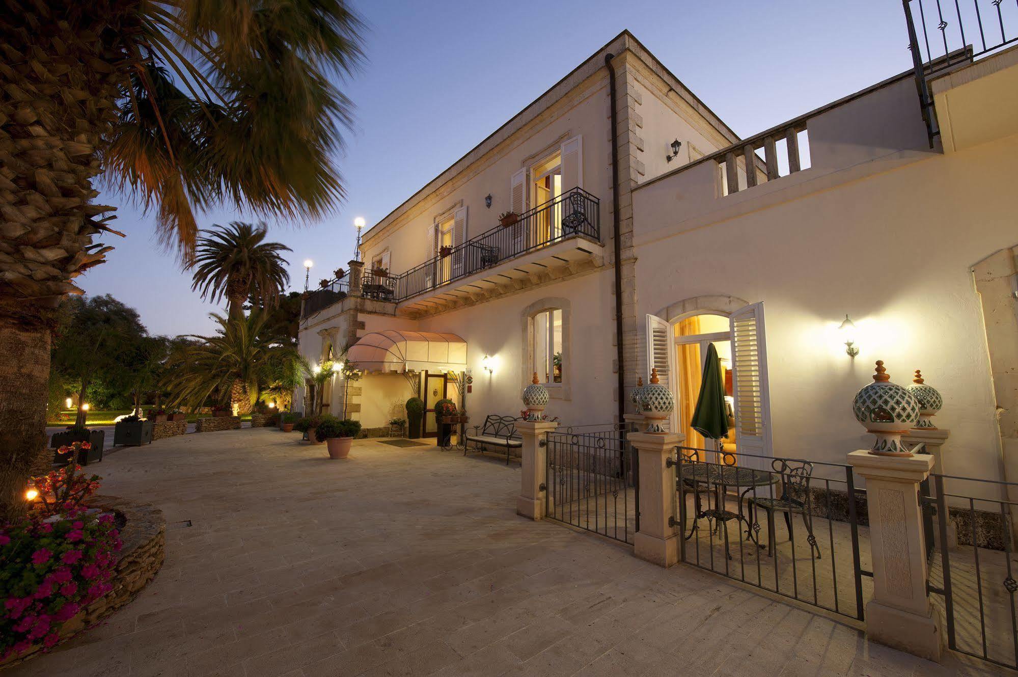 Charme Hotel Villa Principe Fitalia 파뉴사 외부 사진